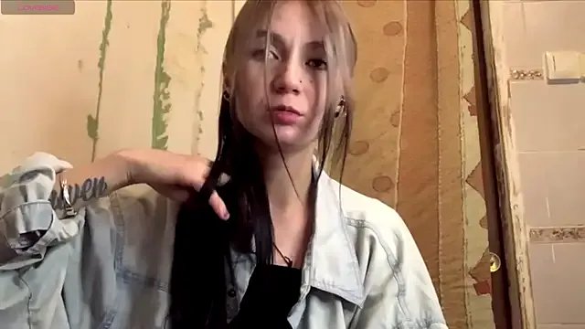 ArianeBhayani on StripChat 