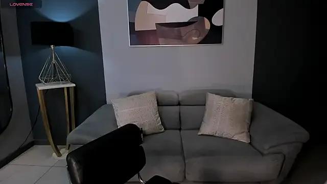 BellaConnorX on StripChat 