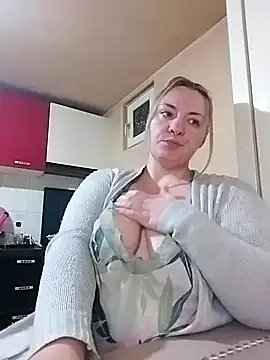 BigBoobsMia120 — Show boobs mommy 