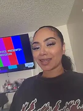 CarmelaAnthony — SQUIRT IN NEIGHBORS YARD *RISKY*