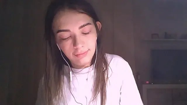 CeyaLier on StripChat