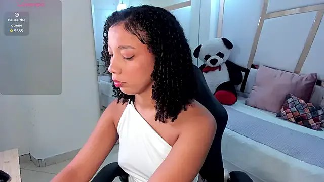 cloe_555 on StripChat