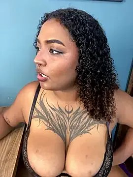 Cristal-Jonnes on StripChat