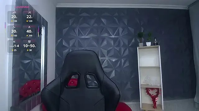 Cristal_War on StripChat