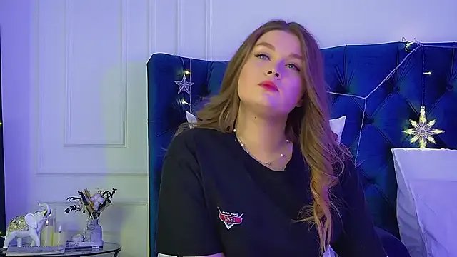 CrystalLyons on StripChat