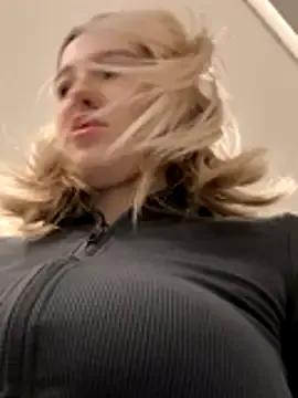 Cum_girlss — Topless