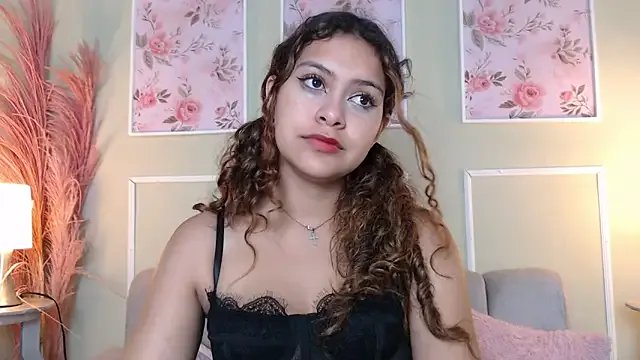 CurlyDani on StripChat