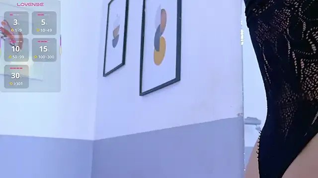 cutepetitee on StripChat