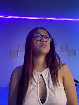 Daliila_11 on StripChat