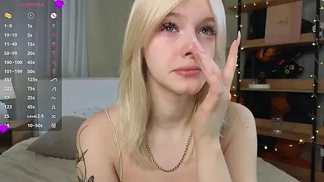 EdlaHewell — SUCK FINGER + SHOW TONGUE