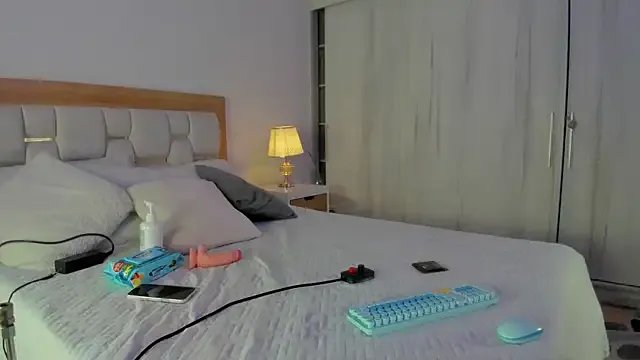 elena_mature on StripChat