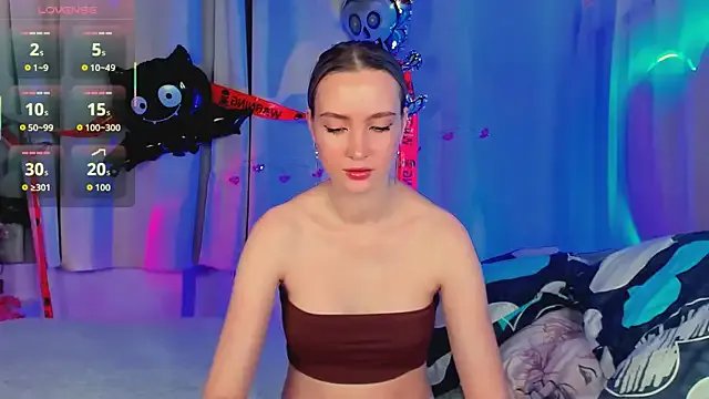 EllaBloom on StripChat 