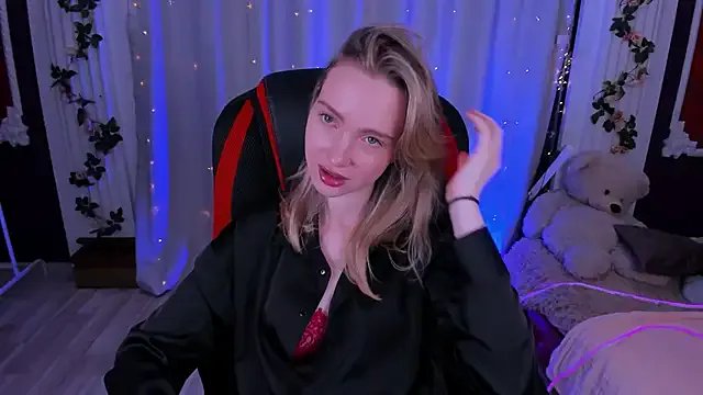 EllaBloom on StripChat 