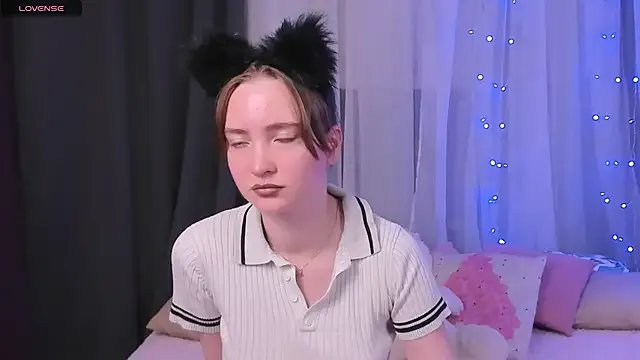 EllaBloom on StripChat 