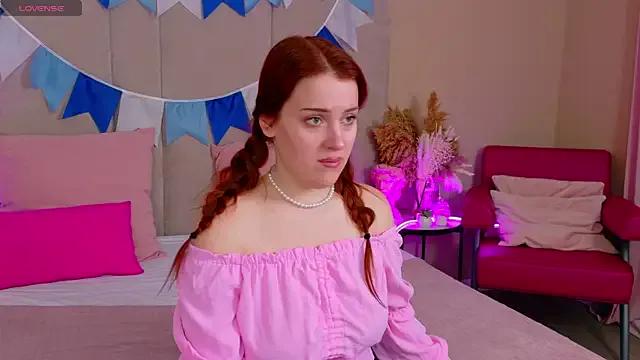 EllieGarson on StripChat 