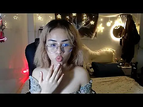 EllieYoon on StripChat 