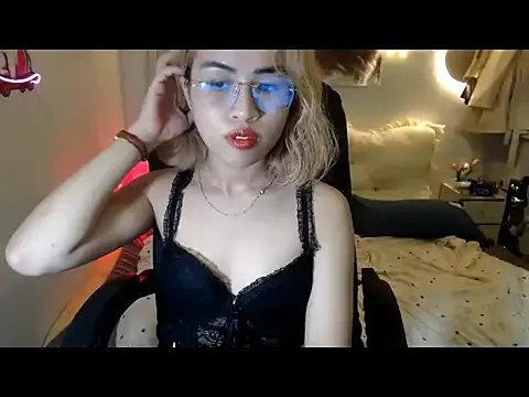EllieYoon on StripChat 