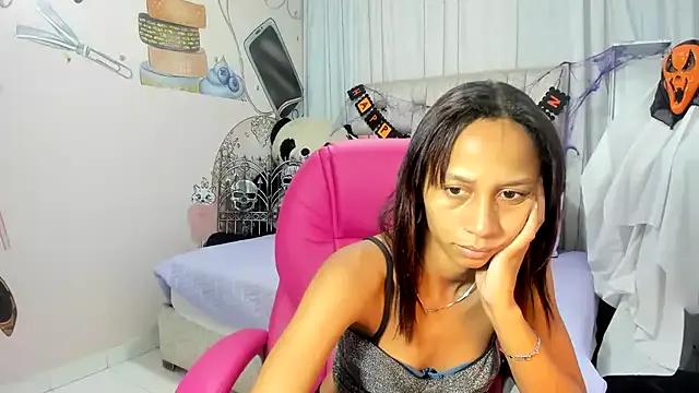 EMMA_SWEETT1 on StripChat 