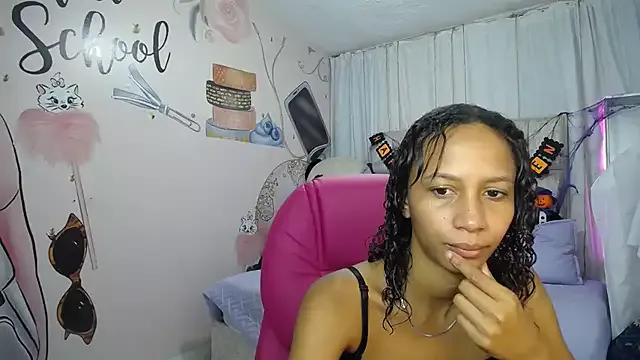 EMMA_SWEETT1 on StripChat 