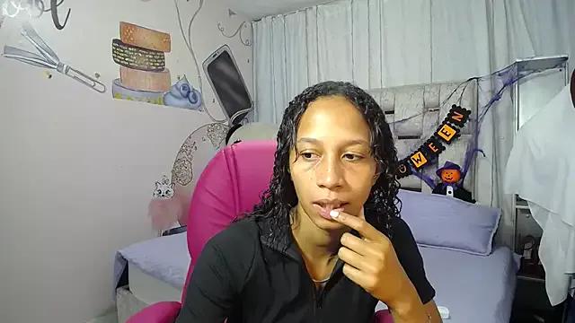 EMMA_SWEETT1 on StripChat 