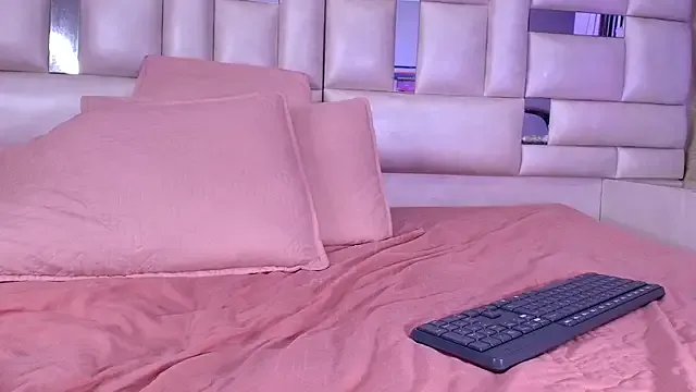 emmacurvy on StripChat 