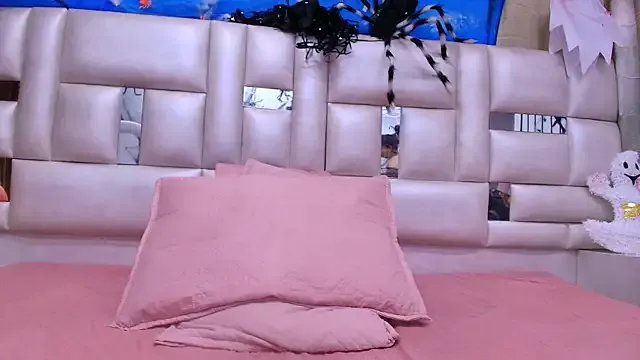 emmacurvy on StripChat 