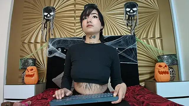 emmily_keller19 on StripChat 