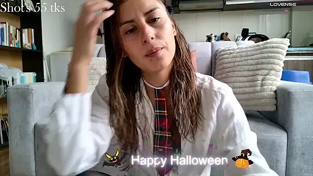 Emmy_petit on StripChat 