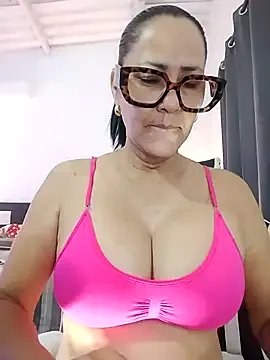 EmperatrizMilf on StripChat 