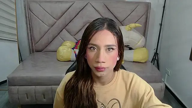 Evy_Luxx_v on StripChat