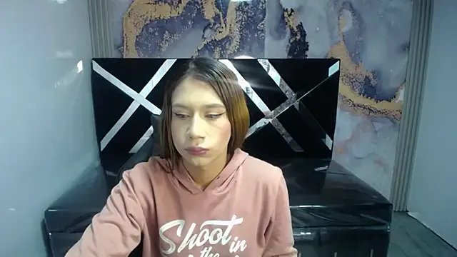 Evy_Luxx_v on StripChat