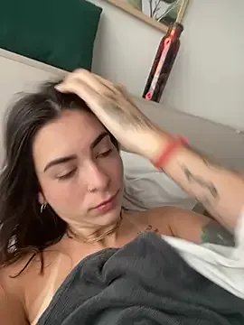 fer-nanda on StripChat