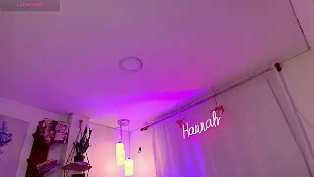 HANNAH_LOVEE on StripChat 
