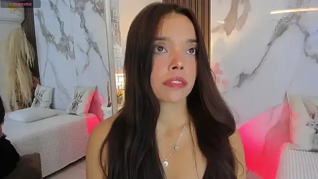 hannahill69 on StripChat 