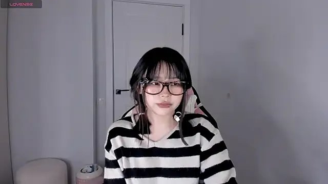 hee_young11 on StripChat