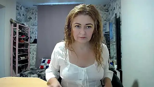 Helen1974 on StripChat