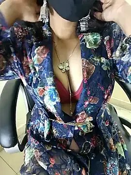 Hey_Jully on StripChat