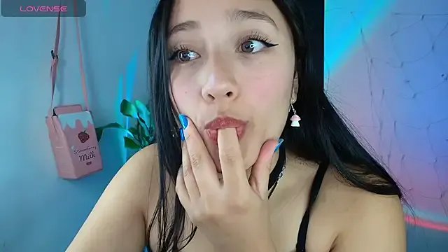 Hinata_21_ on StripChat