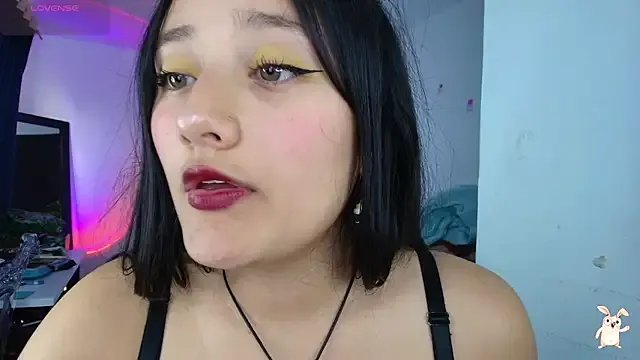 Hinata_21_ on StripChat