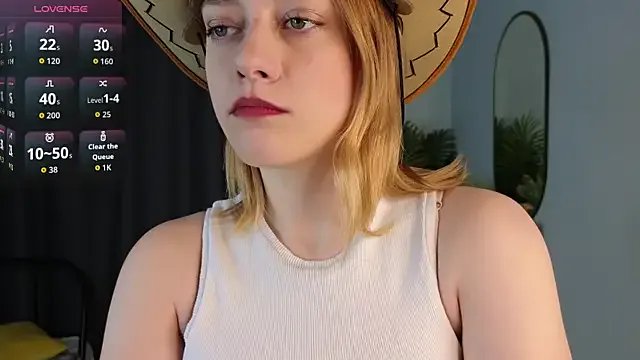 HollieCollelo on StripChat 