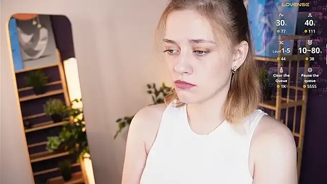 HollieCollelo on StripChat 