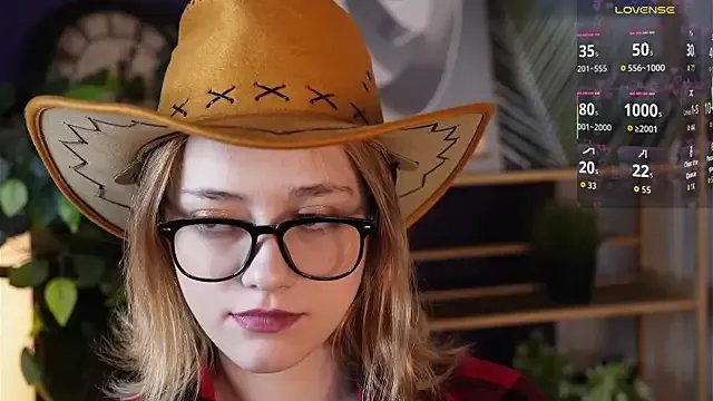 HollieCollelo on StripChat 