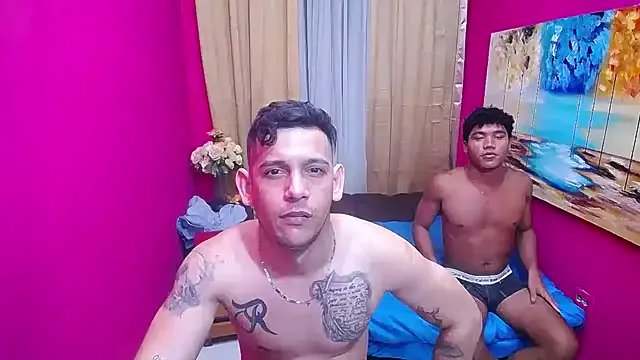 hugecocks_hot on StripChat