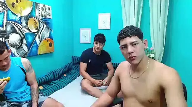 hugecocks_hot on StripChat