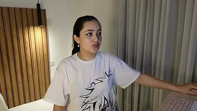 Isa_1207 on StripChat