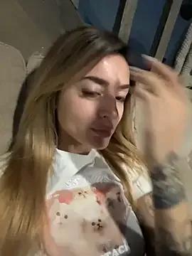 Jasmine_urPrincess — Suck the tongue 