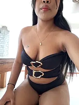 Jenifer_em on StripChat