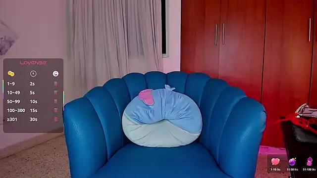 Julie_Markk — show boobs and play