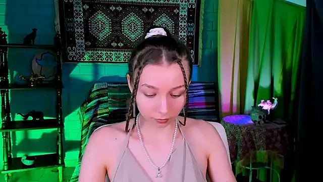 JulieDaniel on StripChat