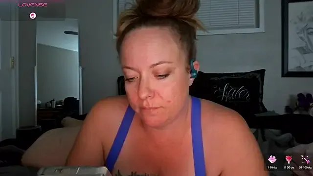 julimonroe on StripChat